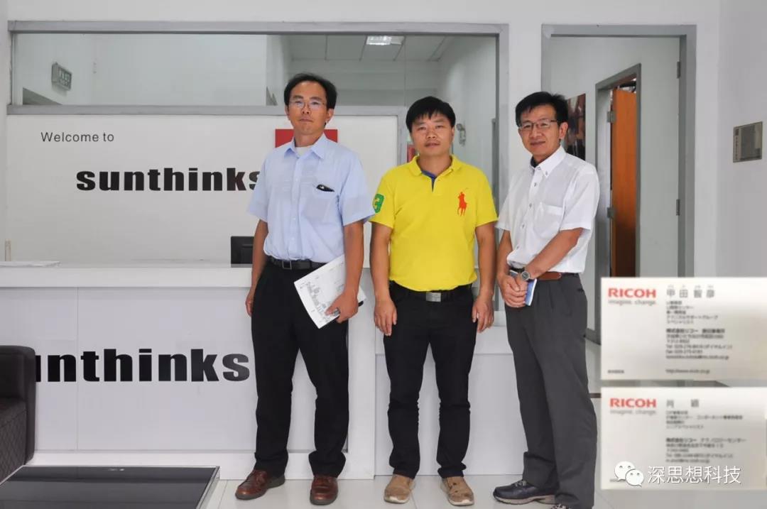 晏和(hé)平總經理(lǐ)與日(rì)本理(lǐ)光(guāng)工(gōng)程師(shī)合影(yǐng)