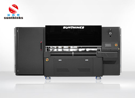 最大(dà)進料寬度為(wèi)1.2米的(de)UV直出高(gāo)速印刷機(jī)